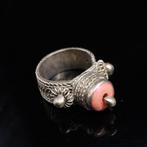 Antiek Joods Jemenitisch Zilver - Ring - Met roze agaatsteen, Antiek en Kunst