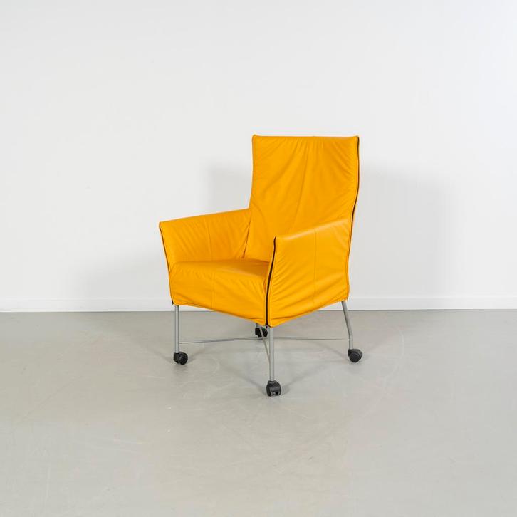 8x  Montis Charly Fauteuil Okergeel Leer - Grijs/Wiel, Huis en Inrichting, Fauteuils, Minder dan 75 cm, Gebruikt, 50 tot 75 cm