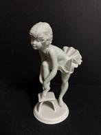 Kaiser - Beeldje - Ballet dancer tying shoe - Biscuit, Antiek en Kunst