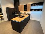 Nolte showroom keuken – Mat zwart/Vulcaan Eiken– Compleet, Zwart, Hoekkeuken, Nieuw, Kunststof