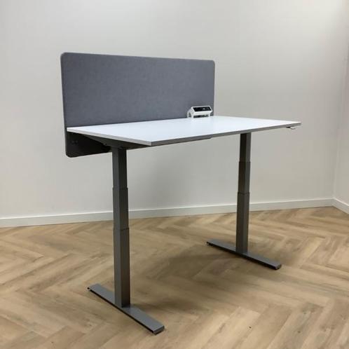 Zit-sta Kinnarps elektrisch bureau met akoestische wand,, Huis en Inrichting, Bureaus, Stabureau, Gebruikt, Elektrisch, Ophalen of Verzenden