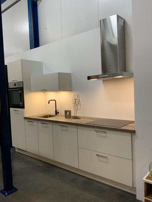 Complete  Keuken compleet geleverd NIEUW op maat ROOS, Huis en Inrichting, Keuken | Complete keukens, Nieuw, Greeploos, Met kookeiland