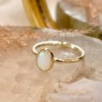 Gouden ring met edelopaal (witte opaal, witte edelopaal), Sieraden, Tassen en Uiterlijk, Ringen, Gebruikt, Overige kleuren, Ophalen of Verzenden