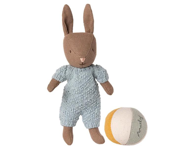 Maileg - Knuffel konijn met bal - Micro - Brown Blue, Kinderen en Baby's, Speelgoed | Overig