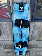 Brunotti Riptide Aqua Kiteboard 136 + Aqua Clamp Uni Black, Watersport en Boten, Kitesurfen, Twintip, Ophalen of Verzenden, Gebruikt