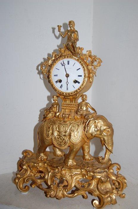 Olifant pendule - - Verguld brons - 1800-1850, Antiek en Kunst, Antiek | Klokken