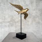 sculptuur, NO RESERVE PRICE - Swallow Fly Away on Stand - 19