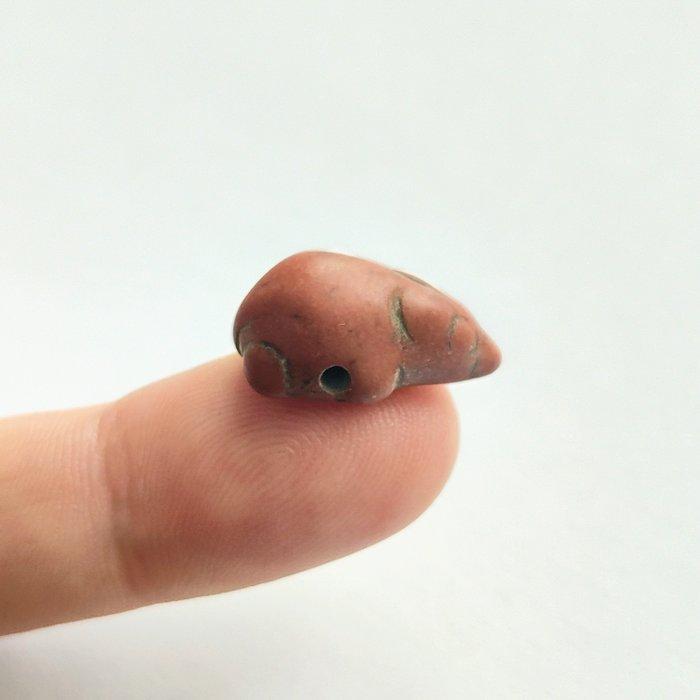 Sino-Mongools of Sino-Siberisch Red Agate XS Egel Kraal, Antiek en Kunst, Antiek | Overige Antiek