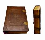 Bijbel met dubbele messing sluiting - Nederland -