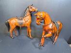 Beeld, Twee lederen paarden - 32.5 cm - Leder, Antiek en Kunst