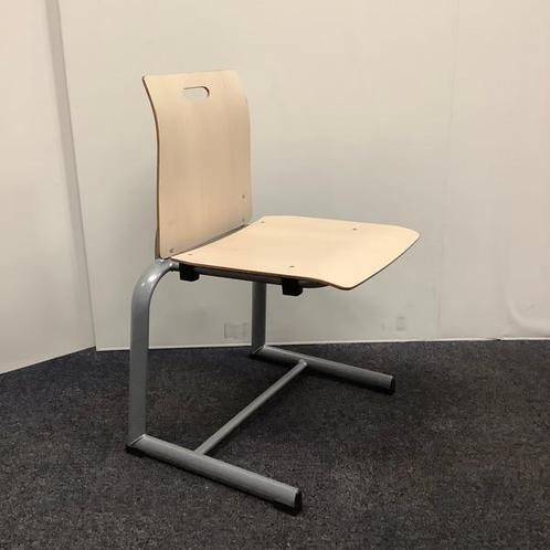 Tweedehands ahrend schoolstoel - stapelstoel, zithoogte 45, Huis en Inrichting, Stoelen, Eén, Gebruikt, Hout, Ophalen of Verzenden