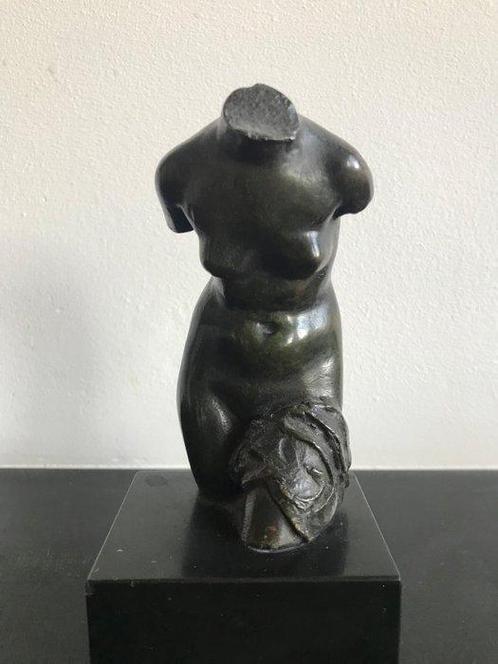 sculptuur, Rzeba, figurka, Wenus, tors, kobieta, XX wiek. -, Antiek en Kunst, Curiosa en Brocante