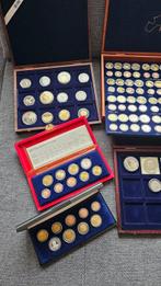 Wereld. Lot of 128 Coins, Medals and Tokens (Zonder, Postzegels en Munten