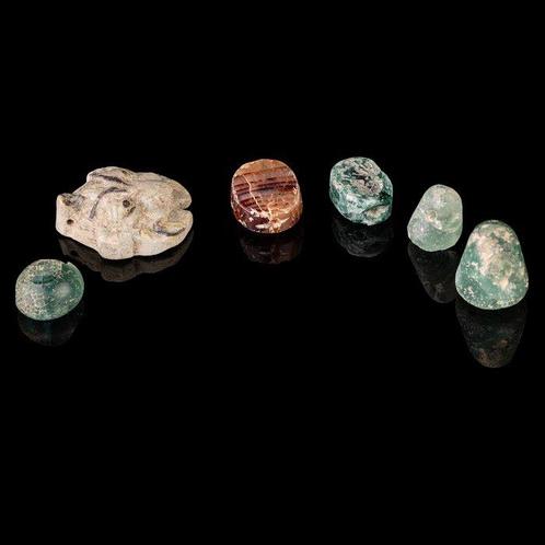 Oudegyptisch en Mesopotamisch Glas- en stenen kralen/seals, Antiek en Kunst, Antiek | Overige Antiek