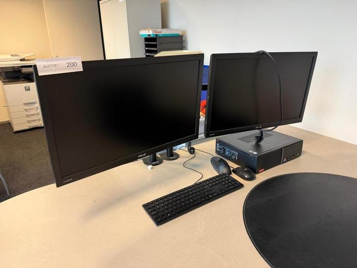 Online veiling: Lenovo Desktop PC met Asus Monitoren, Computers en Software, Monitoren, Gebruikt