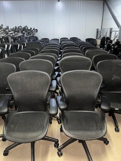 Herman Miller Aeron B, zwart voetkruis, refurbished, Huis en Inrichting, Bureaustoelen, Bureaustoel, Zo goed als nieuw, Ergonomisch