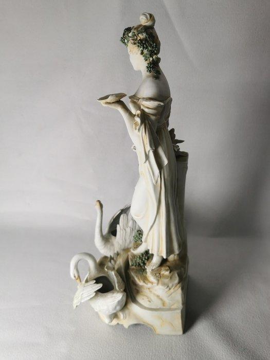 Capodimonte - Beeld, Una donna - 57 cm - Biscuit porselein, Antiek en Kunst, Antiek | Glas en Kristal