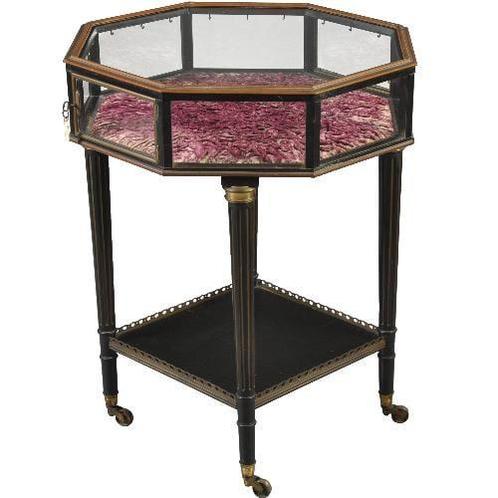 Tafelvitrine bronzen 8-kantige horlogevitrine op zwart gedra, Antiek en Kunst, Antiek | Meubels | Tafels, Ophalen of Verzenden