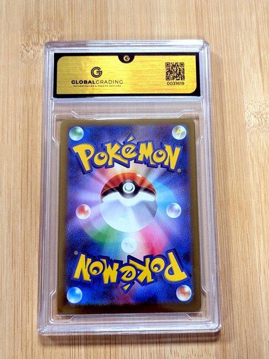 Pokémon - 1 Graded card - Charizard 013 - Illustration Rare, Hobby en Vrije tijd, Verzamelkaartspellen | Pokémon