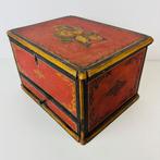 Hobbydoos - Antiek handbeschilderd houten