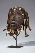 Een houten masker - Dan - Ivoorkust (Zonder minimumprijs)