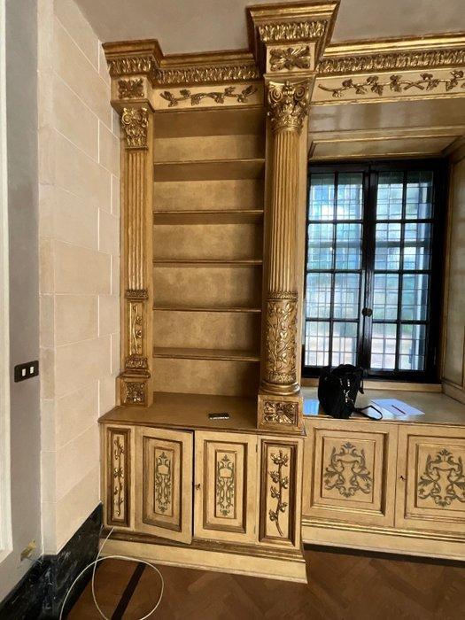Boekenkast - Geschilderd en gedeeltelijk verguld. -, Antiek en Kunst, Antiek | Meubels | Stoelen en Banken