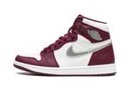 Air Jordan 1 Retro High OG Bordeaux - Maat 42 EU, Ophalen of Verzenden, Nieuw, Jordan