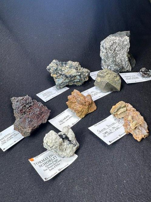 Lotto Schatten van Elba Kristallen op matrix- 1.36 g - (8), Verzamelen, Mineralen en Fossielen