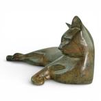 Pierre Chenet (XX-XXI) - sculptuur, Reclining Cat - 24 cm in