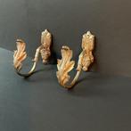 Decoratief ornament (2) - 2 antieke gordijnhaakjes /