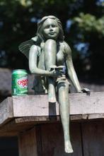 sculptuur, groot formaat huis of tuinbeeld van een fairy met