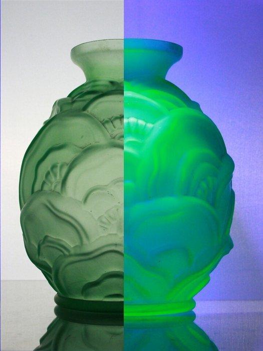 Scailmont - Charles Catteau - Vaas - Uraniumglas, Antiek en Kunst, Antiek | Glas en Kristal