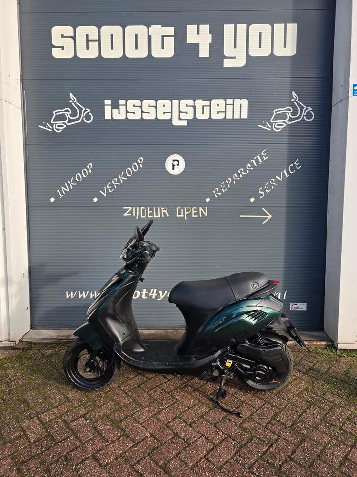 PIAGGIO ZIP 4T 2V RS-1 JAGUAR FULL OPTION GARANTIE!, Fietsen en Brommers, Scooters | Piaggio, Nieuw, Ophalen