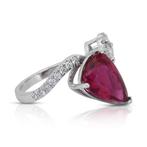Ring - 18 karaat Witgoud - 5.73ct. tw. Robijn - Diamant -, Nieuw