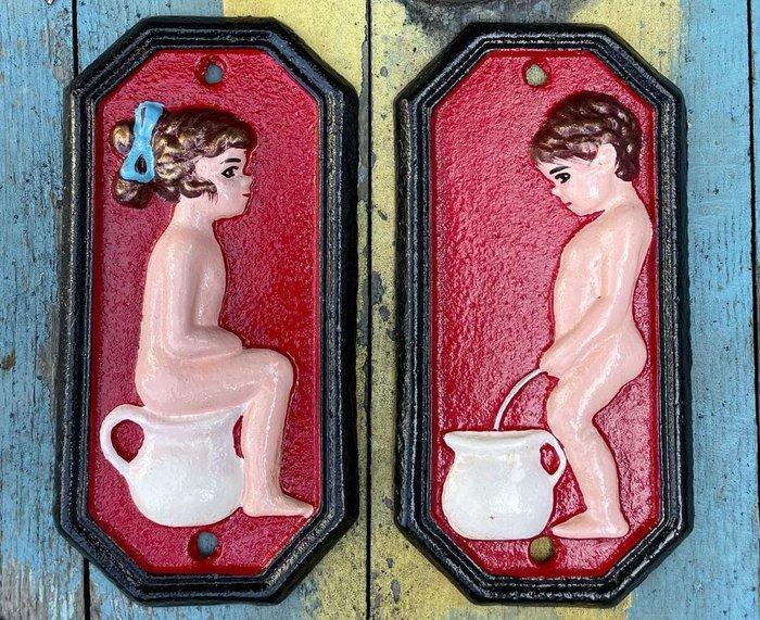 Decoratief ornament - Set van twee gietijzeren toiletbordjes, Antiek en Kunst, Curiosa en Brocante