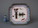 Very Finely Painted Vases, Censers, Scholars Objects - Bord, Antiek en Kunst