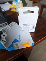 Finder relais 22.22.9.024.4000, Doe-het-zelf en Verbouw, Elektra en Kabels, Ophalen of Verzenden, Nieuw