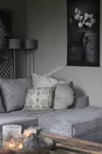 Kussen gehaakt Dora grijs/leem 45 cm, Huis en Inrichting, Woonaccessoires | Plaids en Woondekens, Ophalen of Verzenden, Nieuw