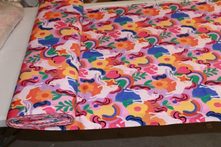 Rol Stof  1 rol  Unicorn  145 Breed  200 gr   10 Meter, Diversen, Rommelmarktspullen