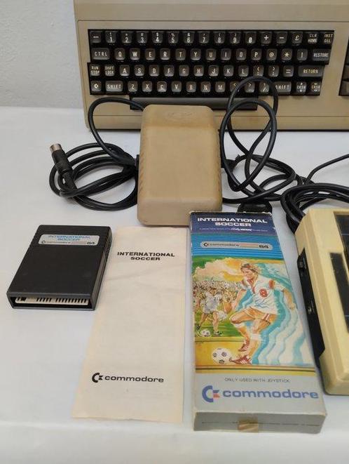 Commodore 64 with accessories and games - Computer, Spelcomputers en Games, Spelcomputers | Overige Accessoires