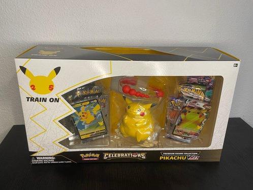 Pokémon - 1 Box - Celebrations Pikachu VMAX Premium Figure, Hobby en Vrije tijd, Verzamelkaartspellen | Pokémon