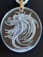 René Lalique - Naiade (omlijnd) - Kristal, verguld - Hanger, Antiek en Kunst, Antiek | Glas en Kristal