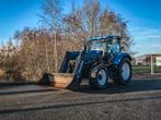 Land- of bosbouwtrekker met voorlader NEW HOLLAND, T6060,