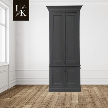 Landelijke klassieke kast, buffetkast, servieskast, hoog beschikbaar voor biedingen