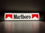 Marlboro - Dimbare lichtreclame bord van Marlboro met het