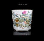 Een grote Chinese vergulde sierschotel van The Hundred