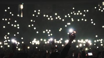 Wave To Earth | TivoliVredenburg Utrecht | zondag 11 mei 202 beschikbaar voor biedingen