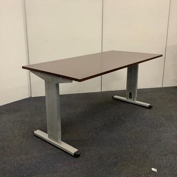 Tweedehands bureau 160x80 cm, in hoogte verstelbaar, beschikbaar voor biedingen