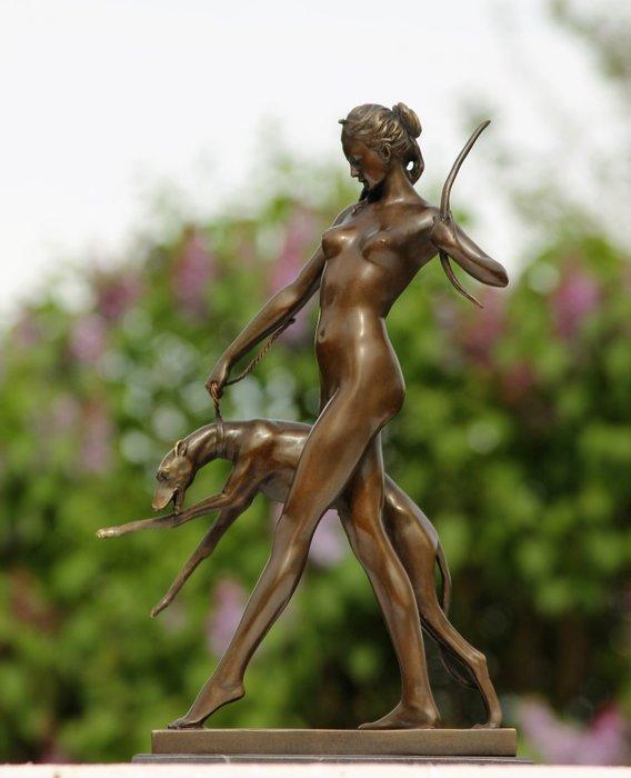 Beeld, diana met windhond - 32 cm - bronze marble, Antiek en Kunst, Kunst | Designobjecten