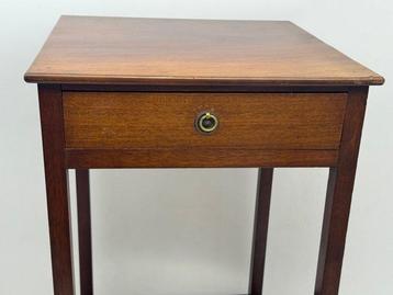 Bijzettafel - met onder plank en een la - Mahonie - beschikbaar voor biedingen